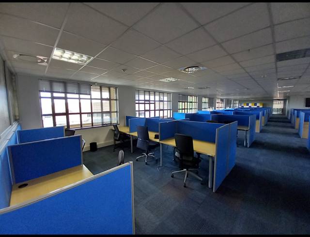 1,990M² OFFICE TO LET IN BRYANSTON